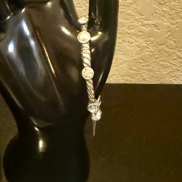 Monte Carlo Hinged Bangle * NWT * $72 - Picture 3 of 6